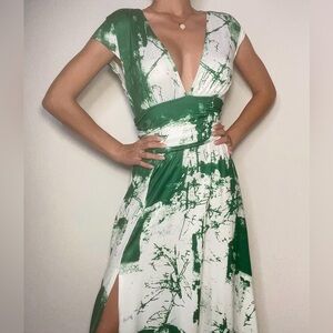 Dress Day Green & White V-Neck Maxi Dress